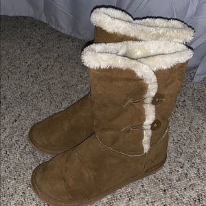 Tan winter boots